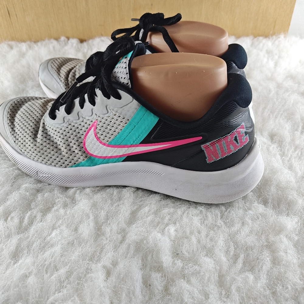 Nike Women's size 6.5 Gray Black and pink Running sneaker - Picture 9 of 10